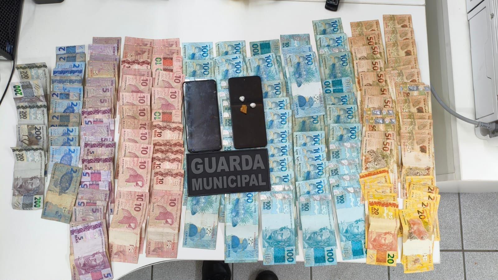 Guarda Municipal detém homem com crack e mais de R$ 9 mil em Rio do Sul