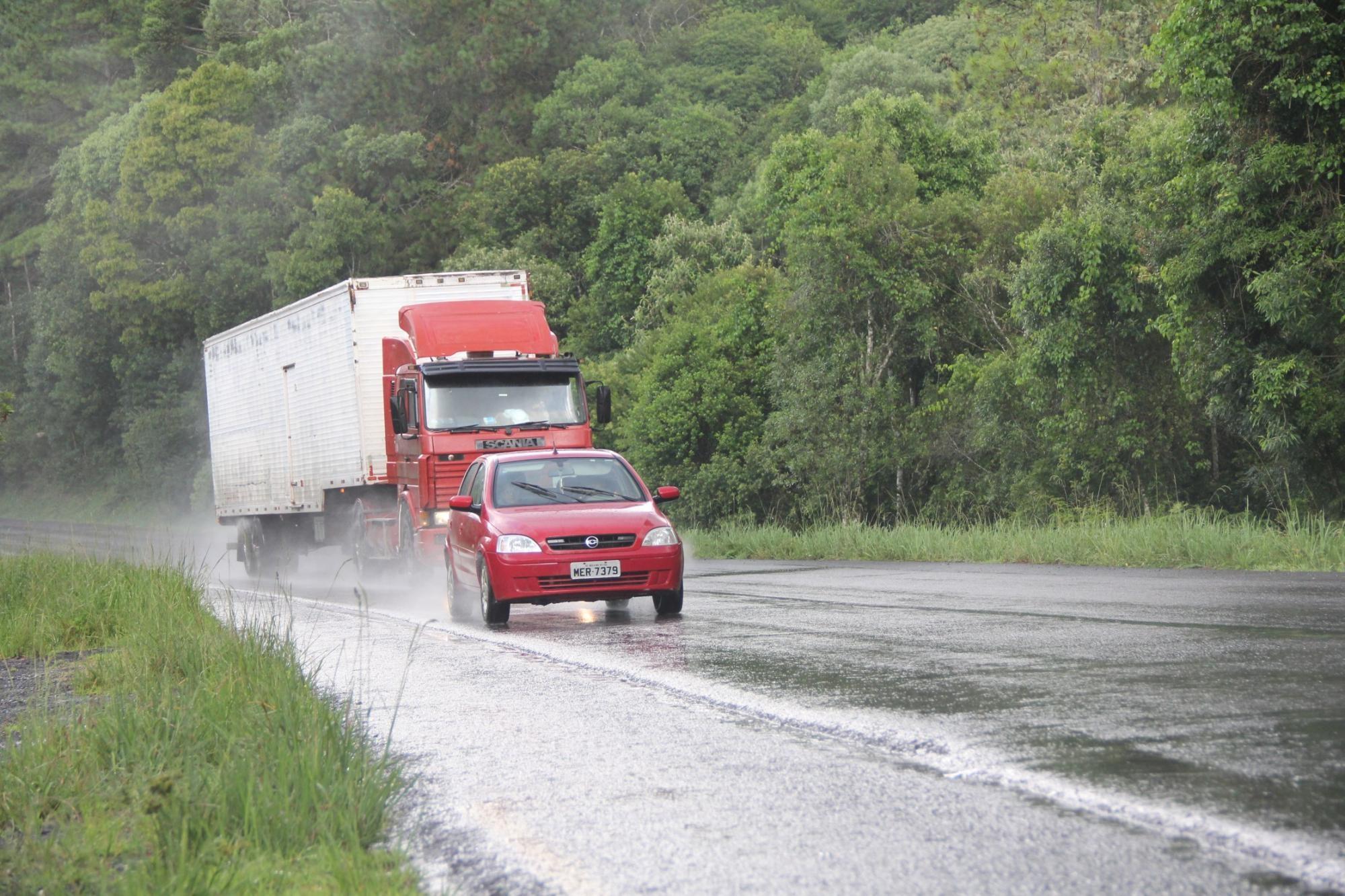 Há mais de um ano, trechos estão sem sinalização na BR-282