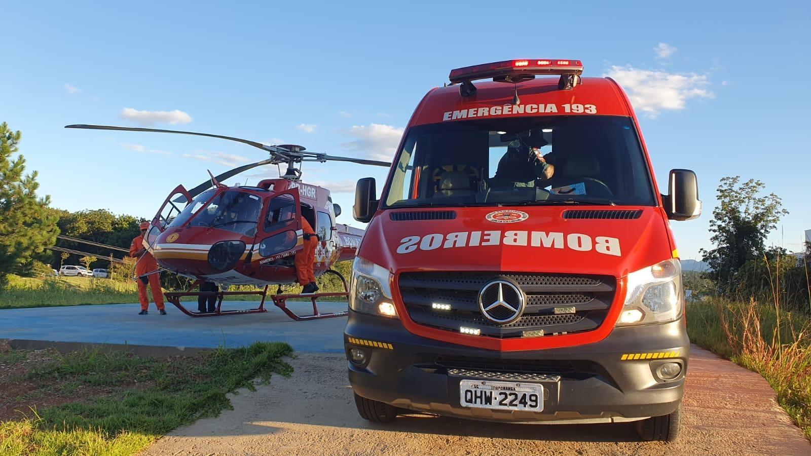 Helicóptero Arcanjo transfere paciente do Hospital Bom Jesus