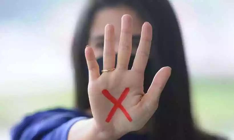 Homem agride ex-namorada e ao tentar fugir da polícia pula de altura de 6 metros e quebra à perna