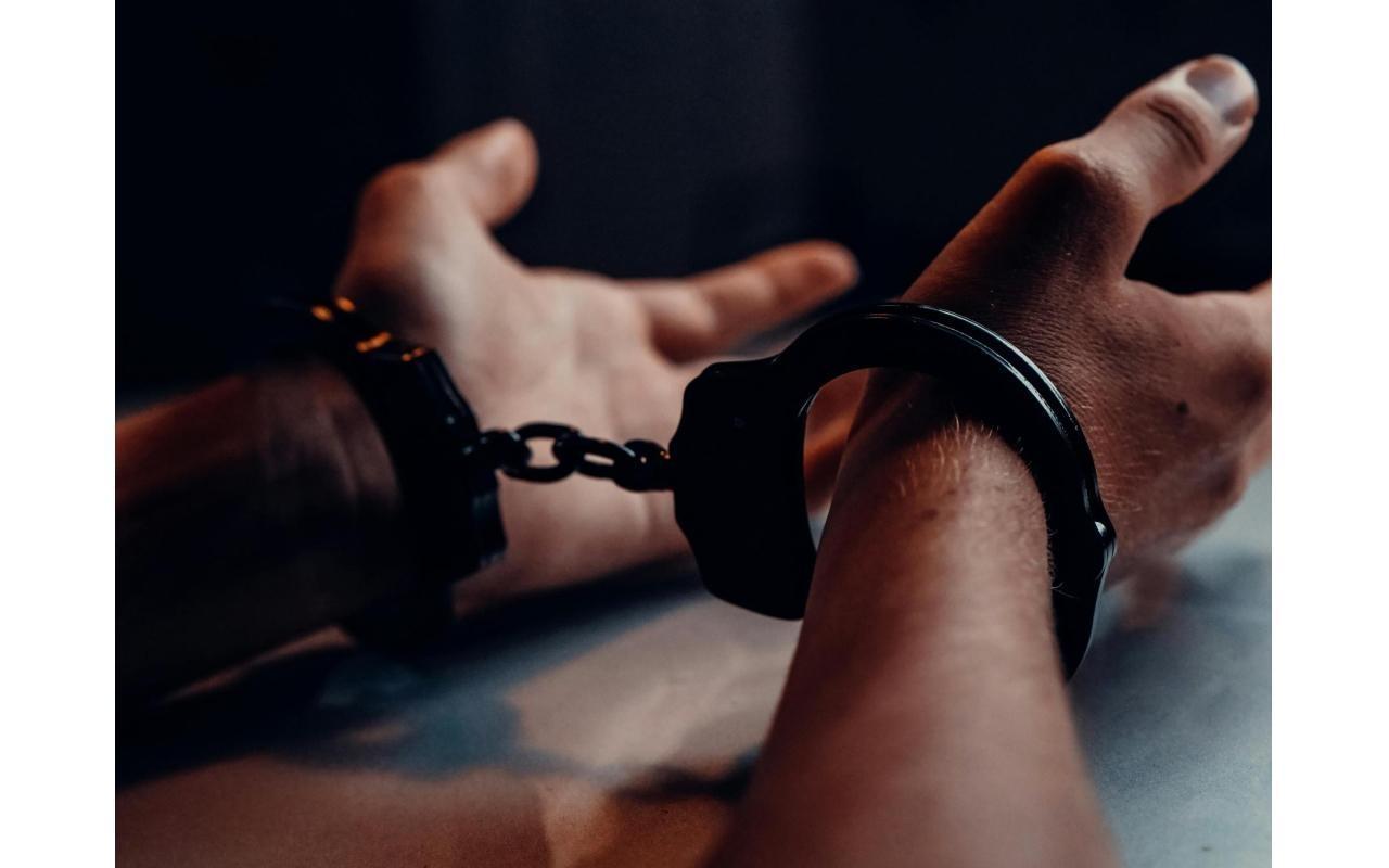 Homem com mandado de prisão é preso durante ronda policial