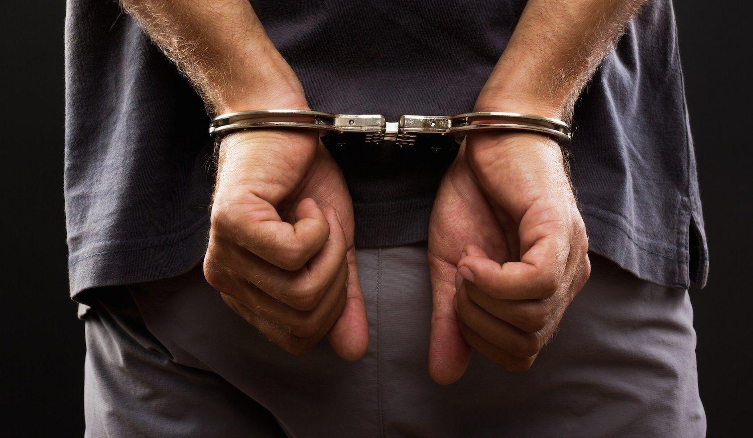 Homem com mandado de prisão é preso pela PM em Atalanta
