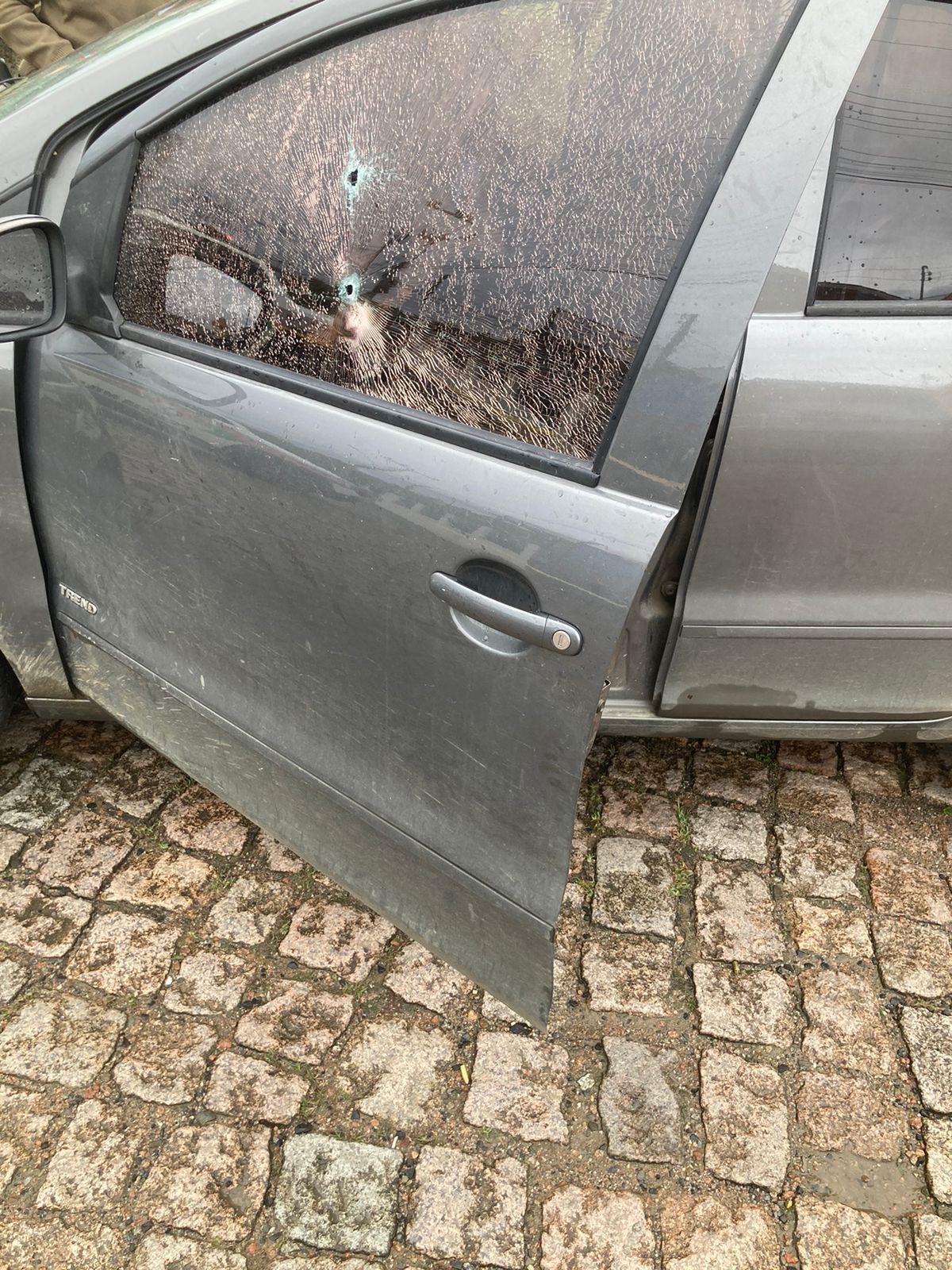  Homem é morto com tiro dentro de veículo no Alto Vale