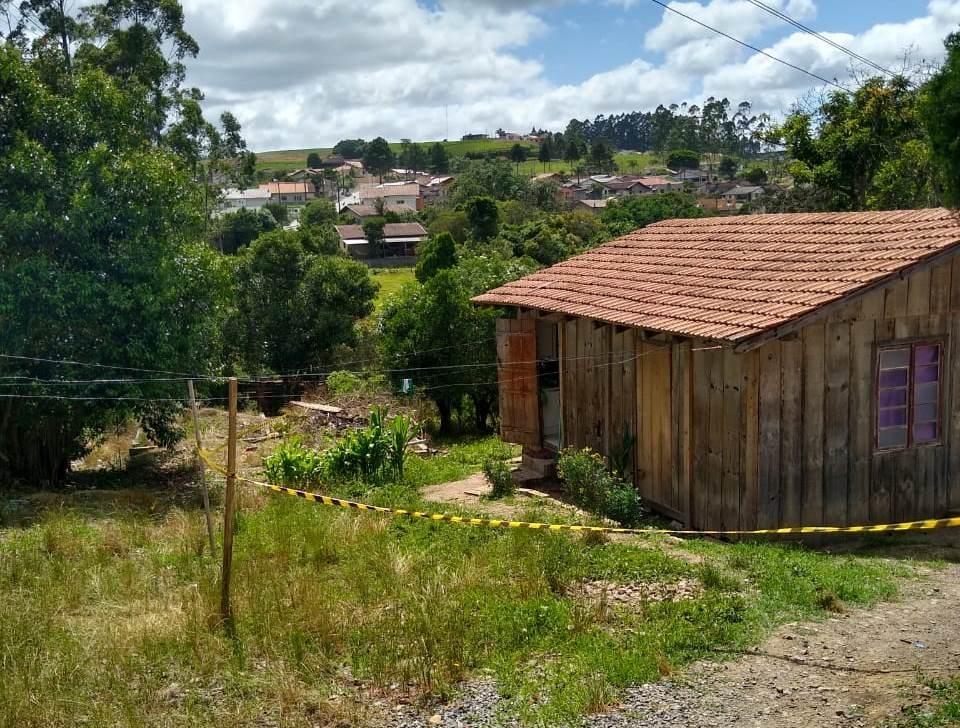 Homem é morto em Imbuia e dois suspeitos são presos. Homicídio foi registrado na Rua Nicolau Allein no Centro
