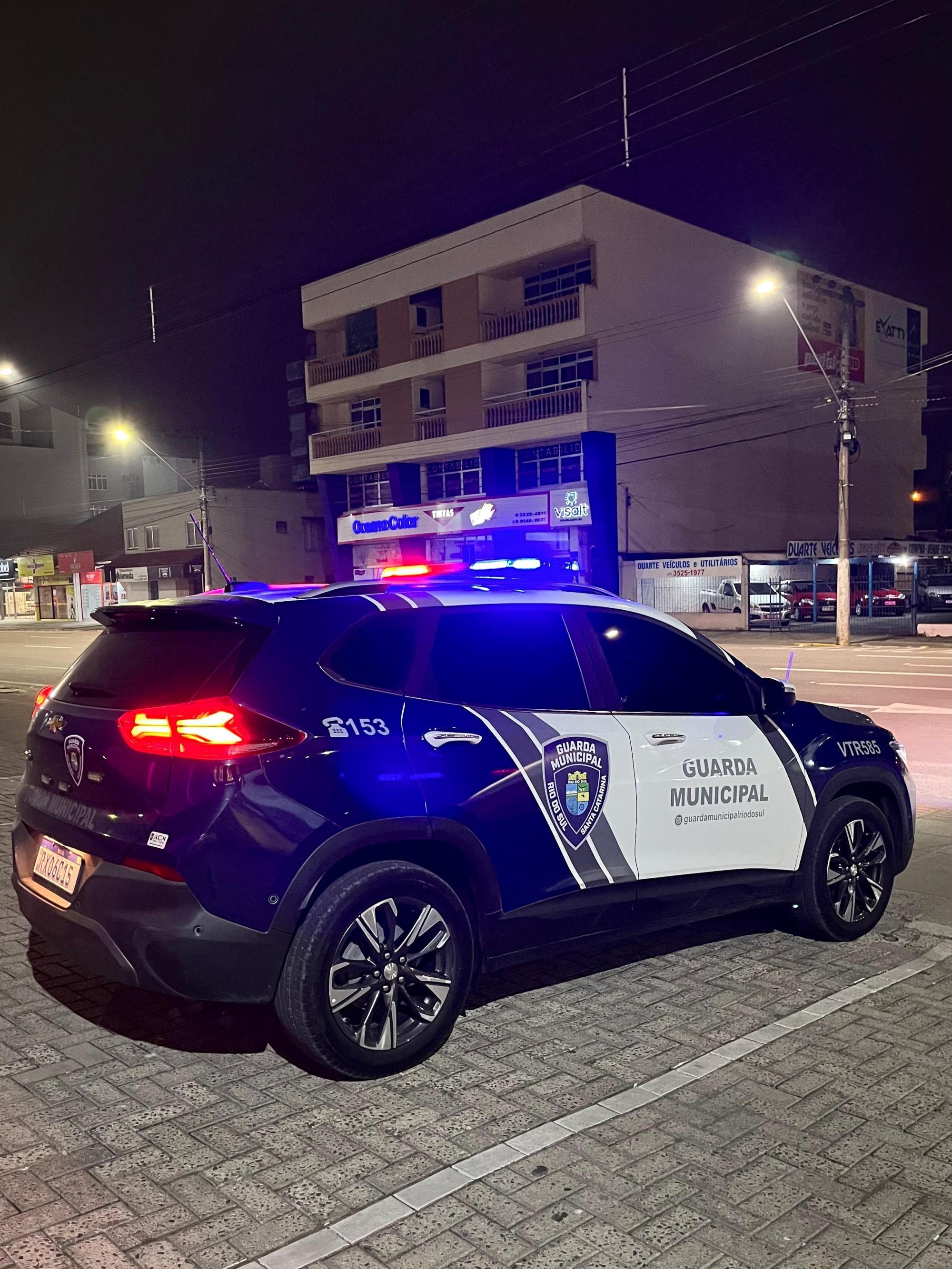 Homem é preso após agressão com martelo