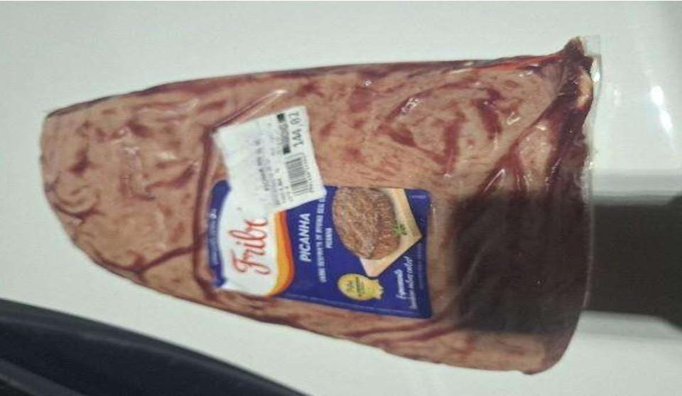 Homem é preso após roubo de carne em supermercado 