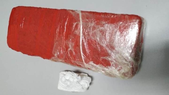 Homem é preso com maconha e cocaína em Aurora