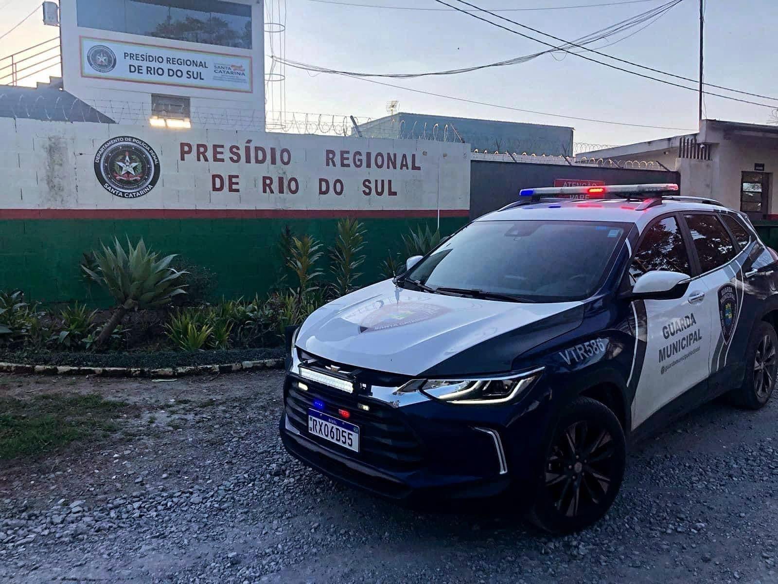 Homem é preso em flagrante após agredir os próprios filhos