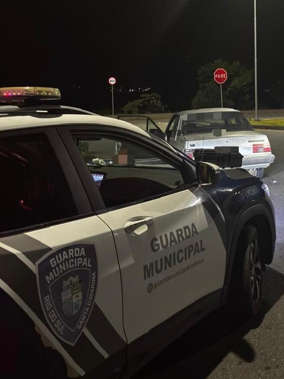Homem é preso por dirigir sob efeito de álcool