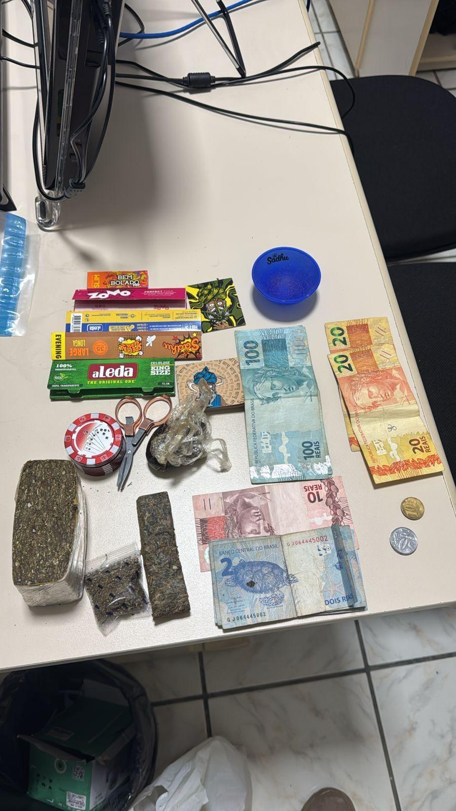 Homem é preso por tráfico após PM encontrar maconha e skank em carro em Alfredo Wagner