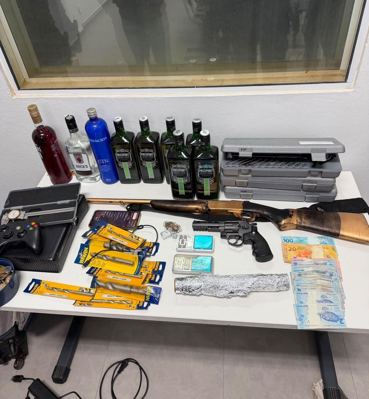 Homem é preso por tráfico de drogas e posse de arma de fogo
