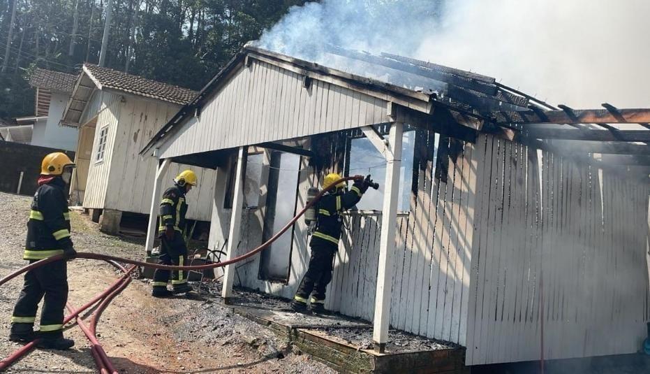 Homem é preso suspeito de incêndio criminoso no Alto Vale