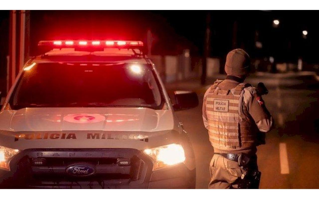 Homem finge interesse em comprar veículo e furta carro durante visita