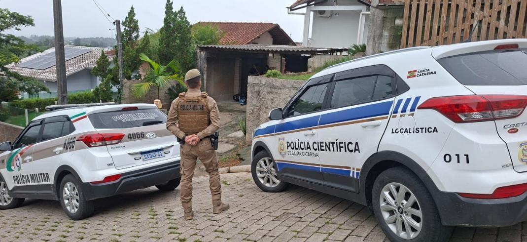 Homem invade casa da ex-companheira e esfaqueia pastor que tentou impedir agressão em Indaial