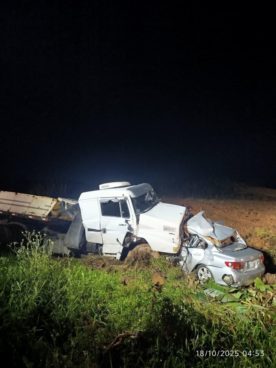 Homem morre em colisão entre carro e caminhão na BR-470, em Pouso Redondo