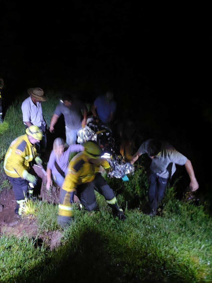 Homem sofre queda de 30 metros em ribanceira e é resgatado pelos bombeiros de Bom Retiro