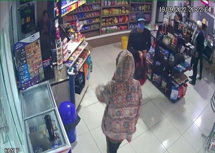Homens armados rendem funcionários e clientes durante assalto em posto de combustível em Ituporanga