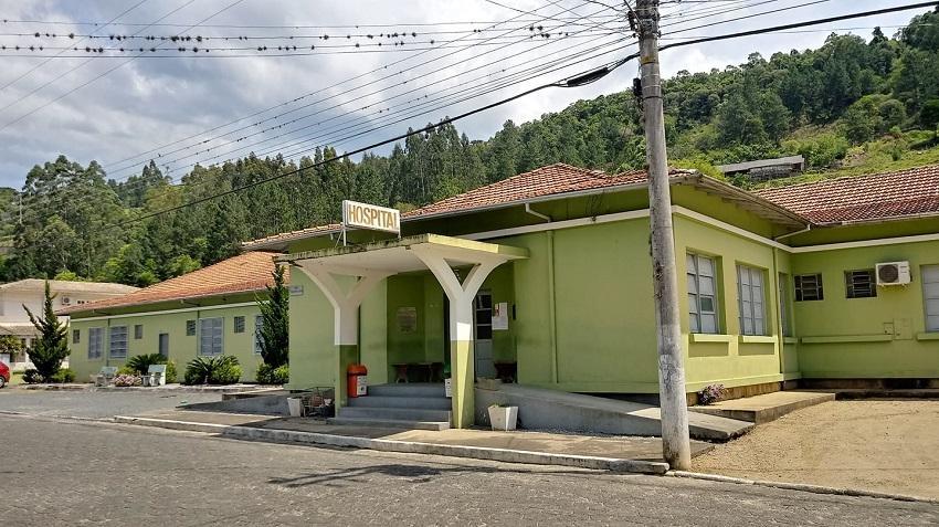 Hospital de Alfredo Wagner precisou ser fechado por conta de estragos com vendaval