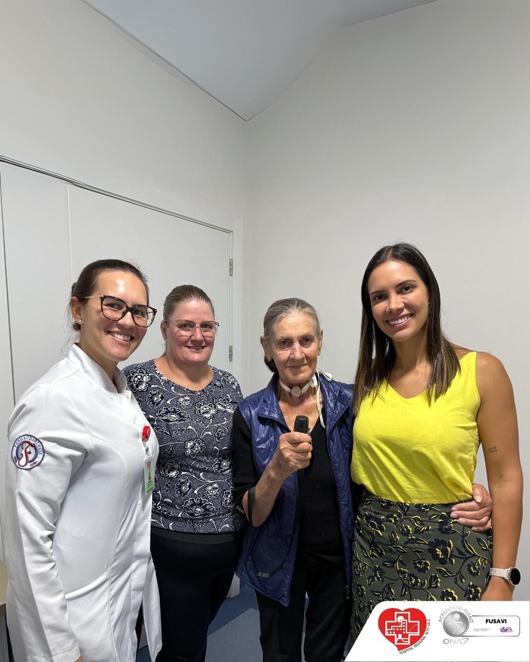 Hospital Regional Alto Vale realiza primeira entrega de laringe eletrônica via SUS
