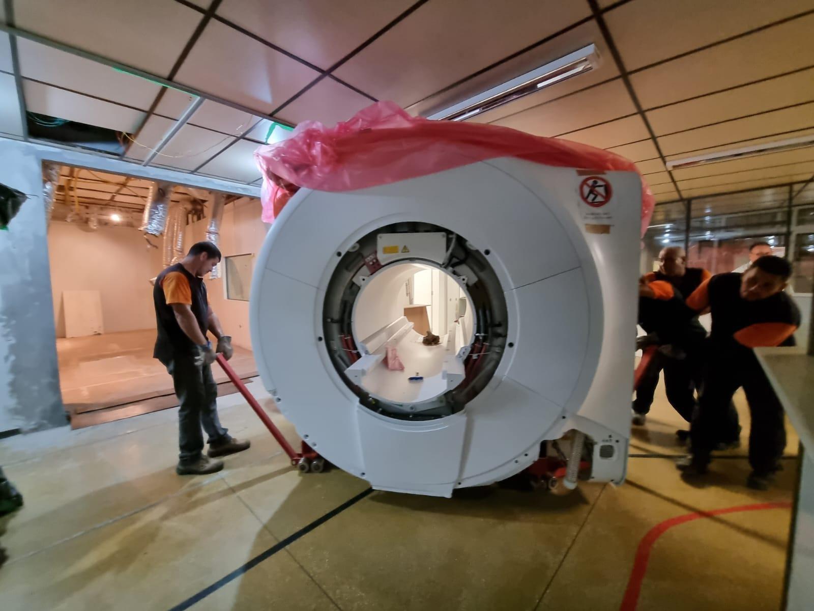 Hospital Regional Alto Vale recebe novo aparelho de ressonância magnética