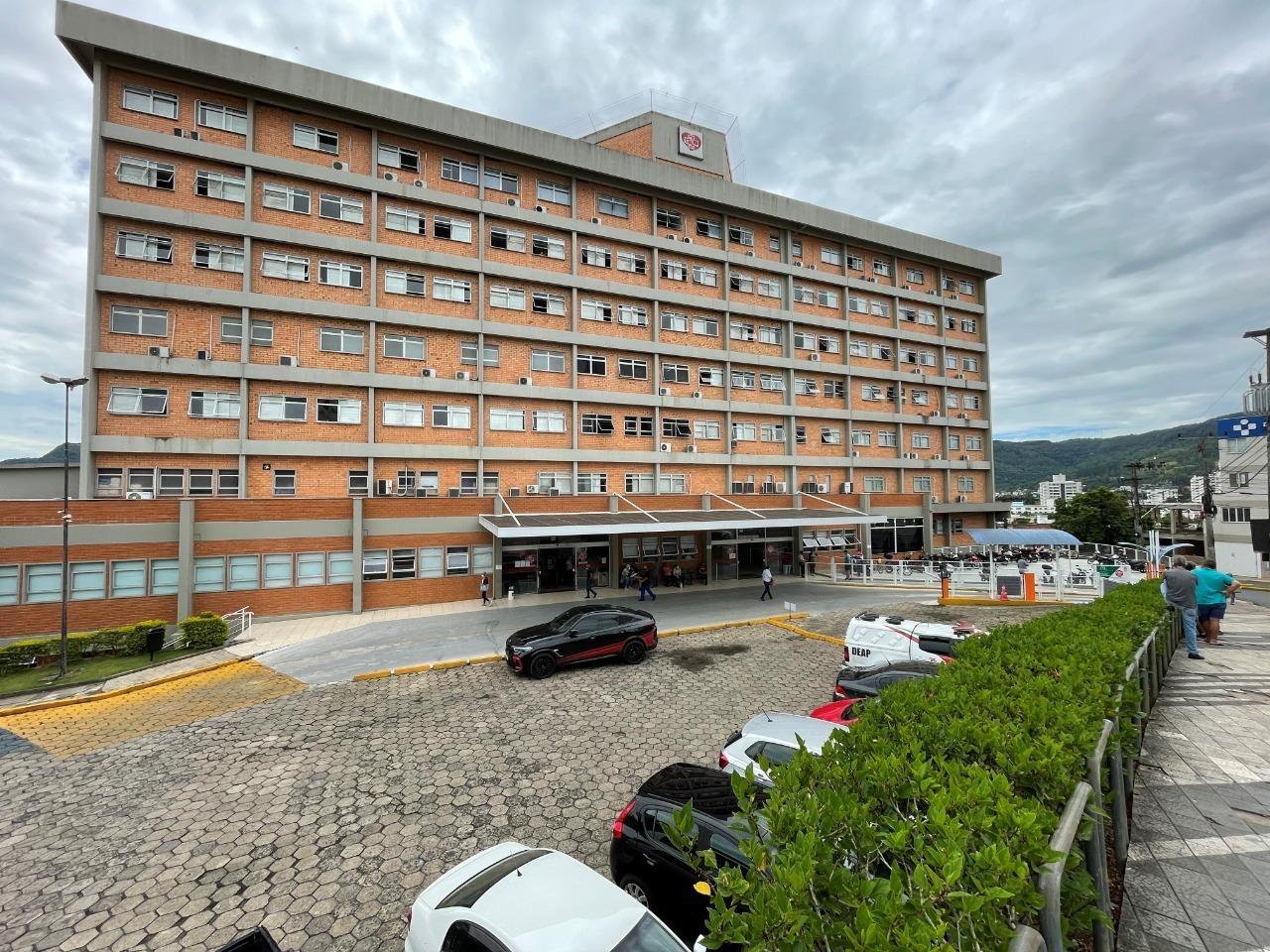 Hospital Regional Alto Vale volta a suspender visitas a partir desta terça (11)