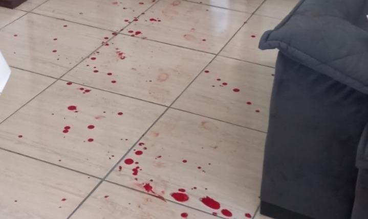 Idoso de 80 anos é agredido com faca durante furto no Alto Vale