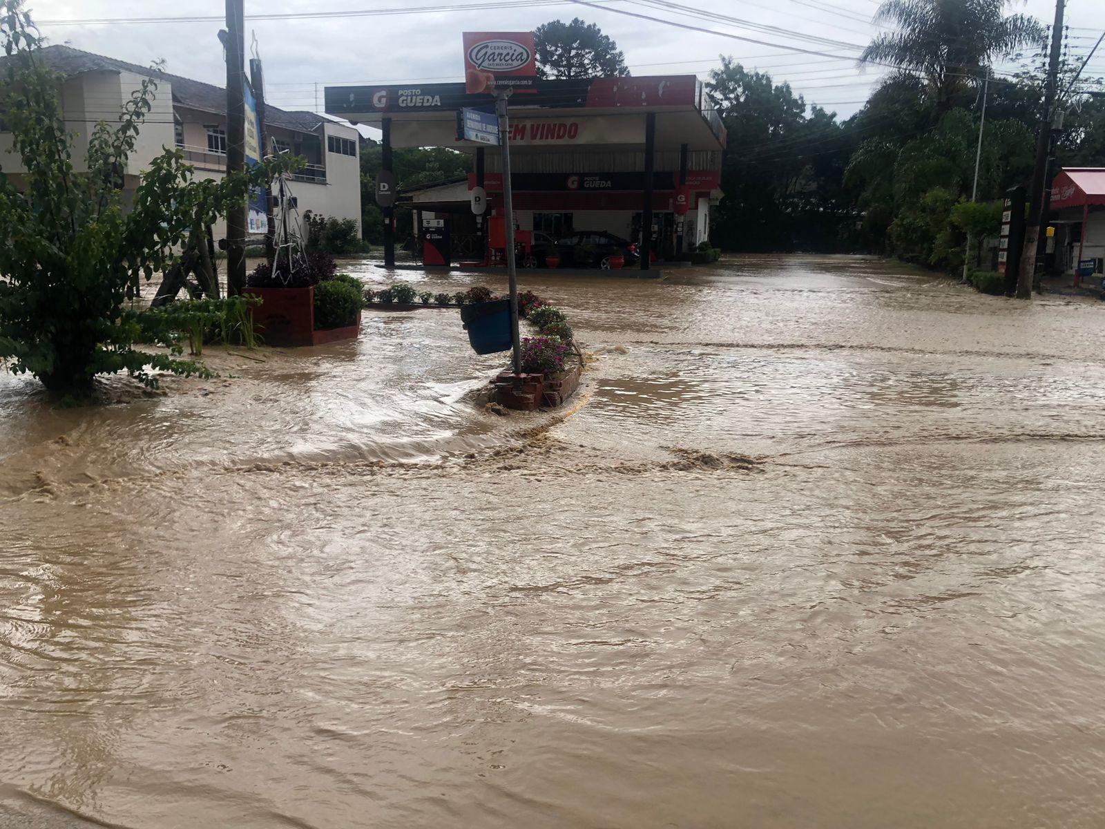 Imbuia contabiliza prejuízos após enxurrada registrada no domingo (03); Seis pontes foram arrancadas e ainda há famílias isoladas