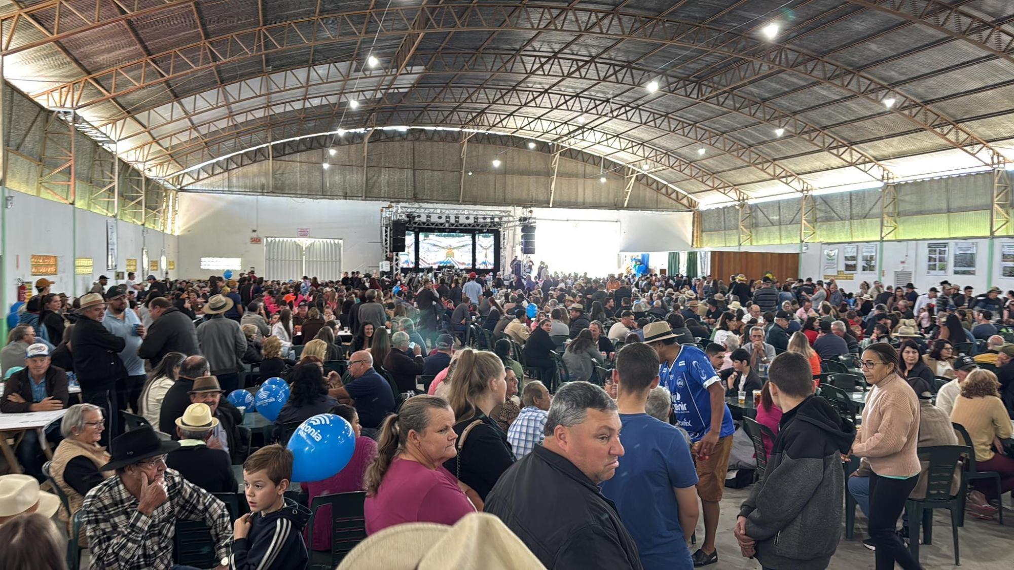 Imbuia encerra festa de 63 anos com tratoraço e mais de 350 máquinas; cidade recebe Festival de Dança no sábado (13)