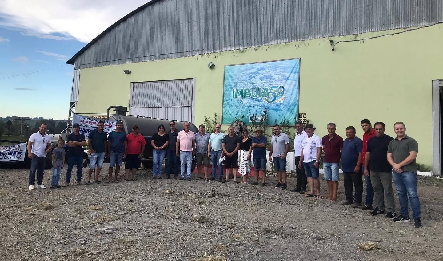 Imbuia recebe implementos agrícolas e destina para associações de agricultores