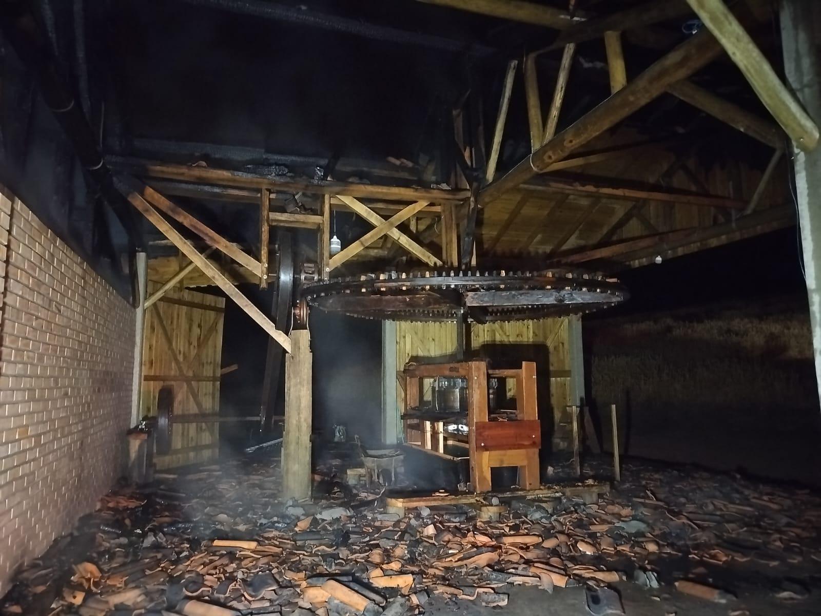 Incêndio atinge engenho de cana-de-açúcar durante a madrugada em Imbuia