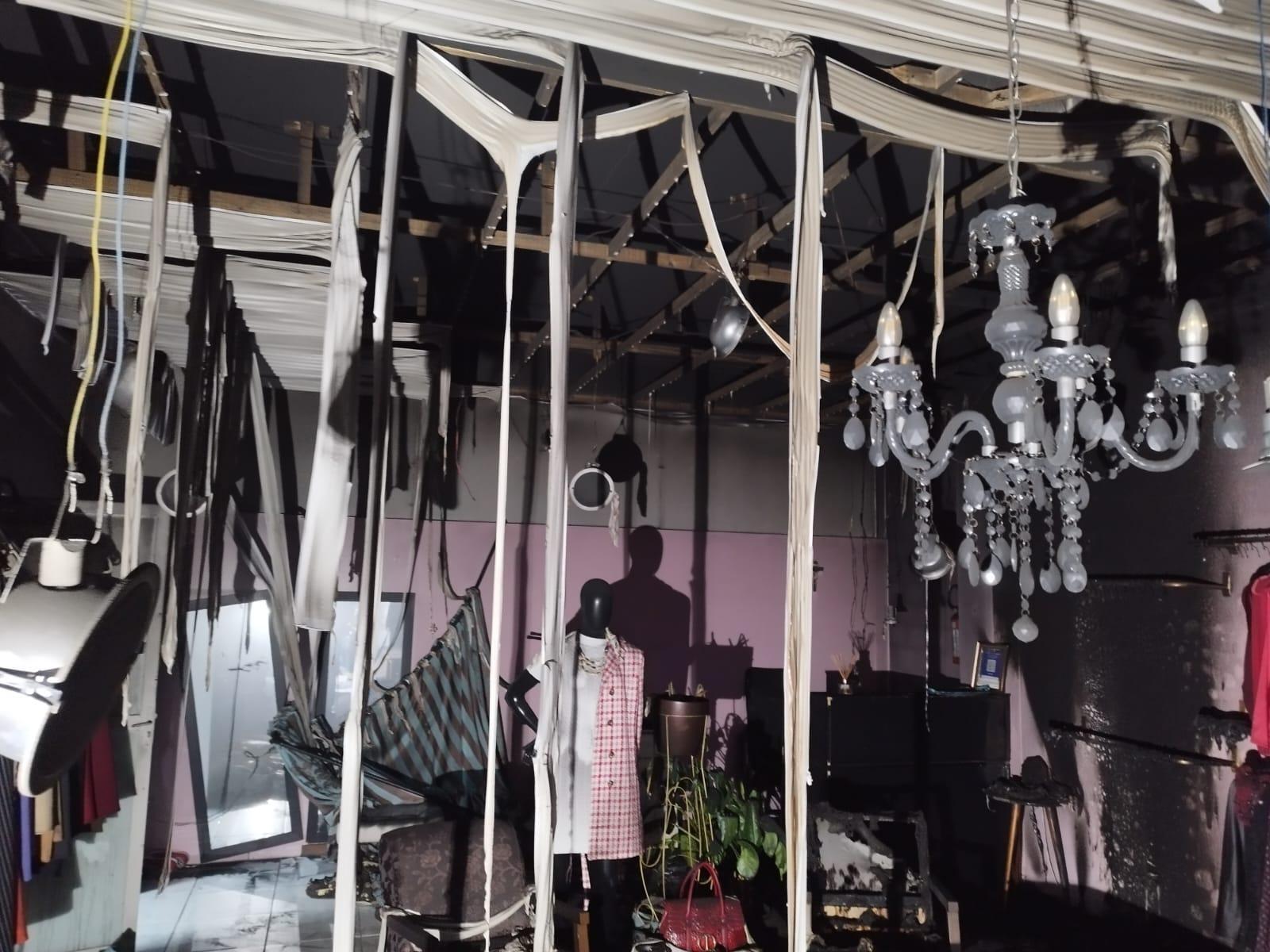Incêndio atinge loja de roupas no centro de Rio do Sul na manhã desta quarta-feira (09)
