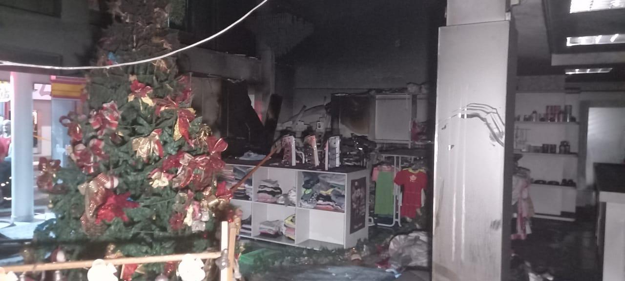 Incêndio atinge loja no Centro de Ituporanga