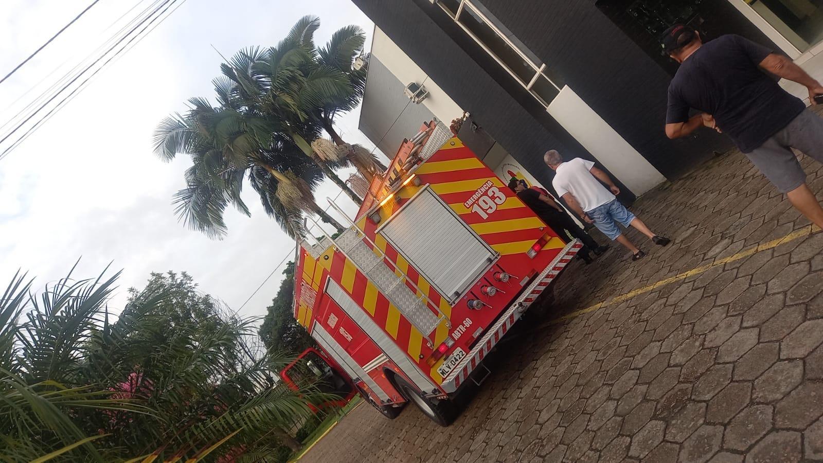 Incêndio atinge prédio da Prefeitura de Petrolândia na manhã desta sexta-feira (28)