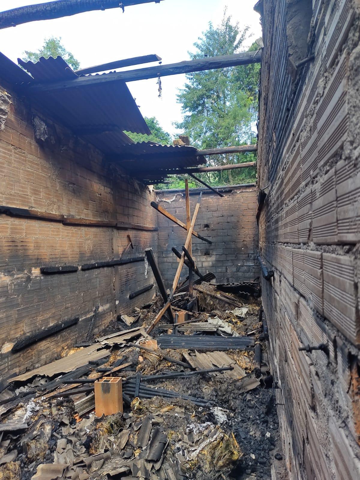 Incêndio destrói estufa de fumo em Vidal Ramos