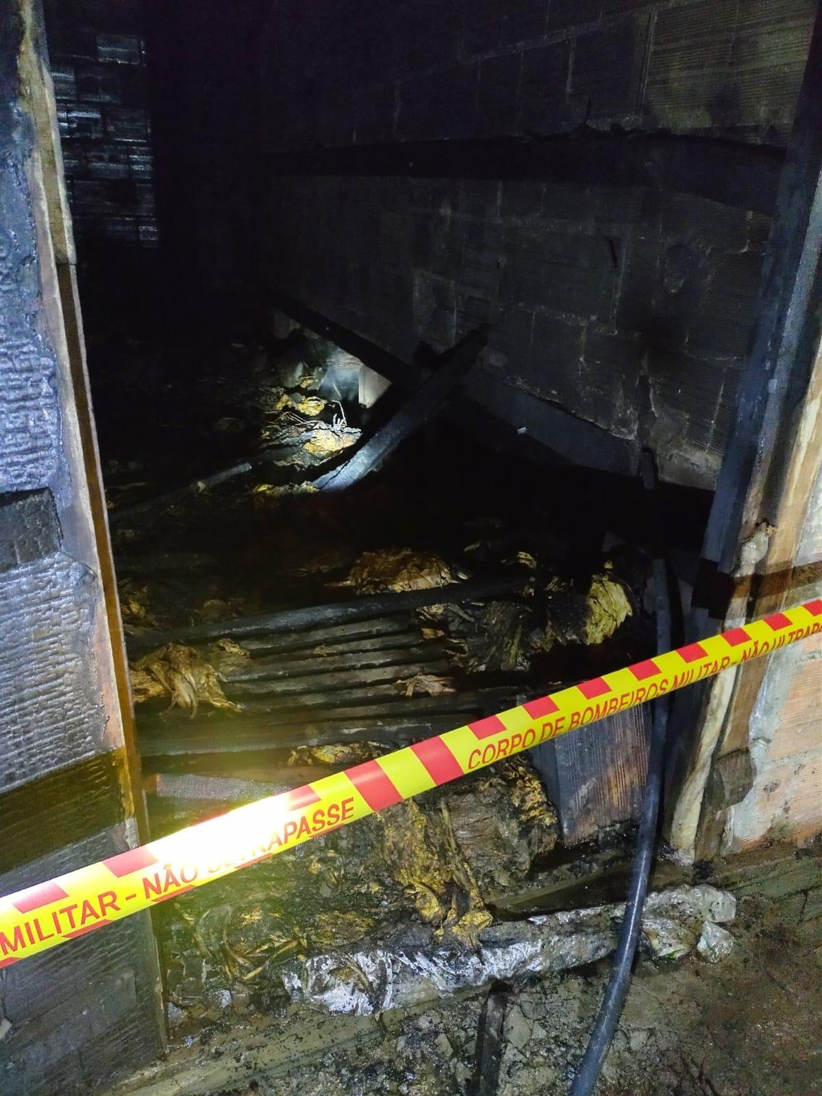 Incêndio destrói estufa de secagem de fumo em Petrolândia