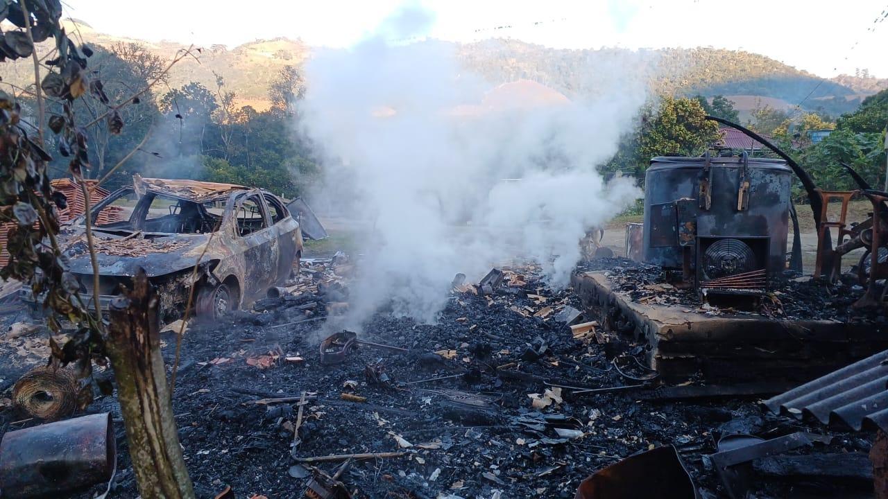 Incêndio destrói galpão, veículo e maquinários em Alfredo Wagner