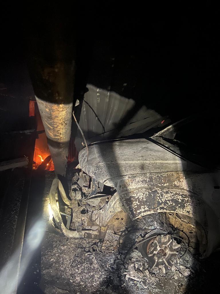 Incêndio destrói galpão e carro em Alfredo Wagner