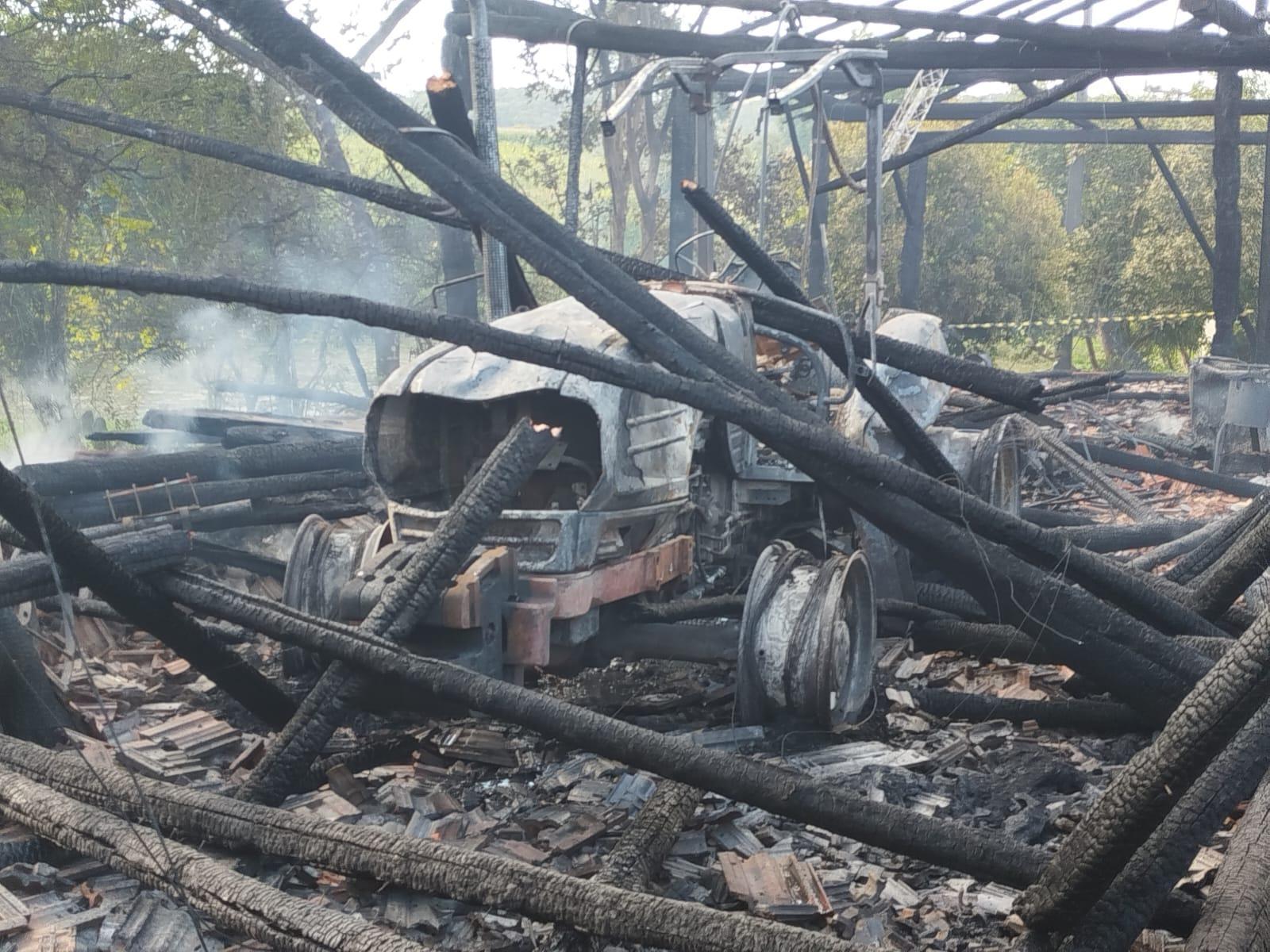 Incêndio destrói rancho no Alto Águas Negras, em Ituporanga