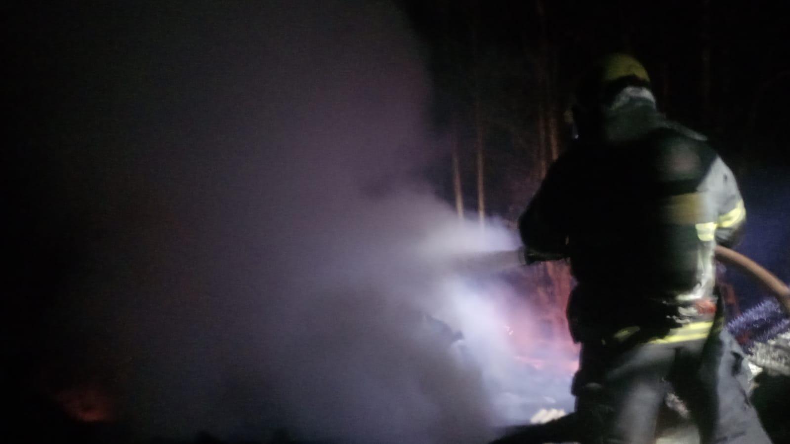 Incêndio destrói residência em Bom Retiro na madrugada deste domingo