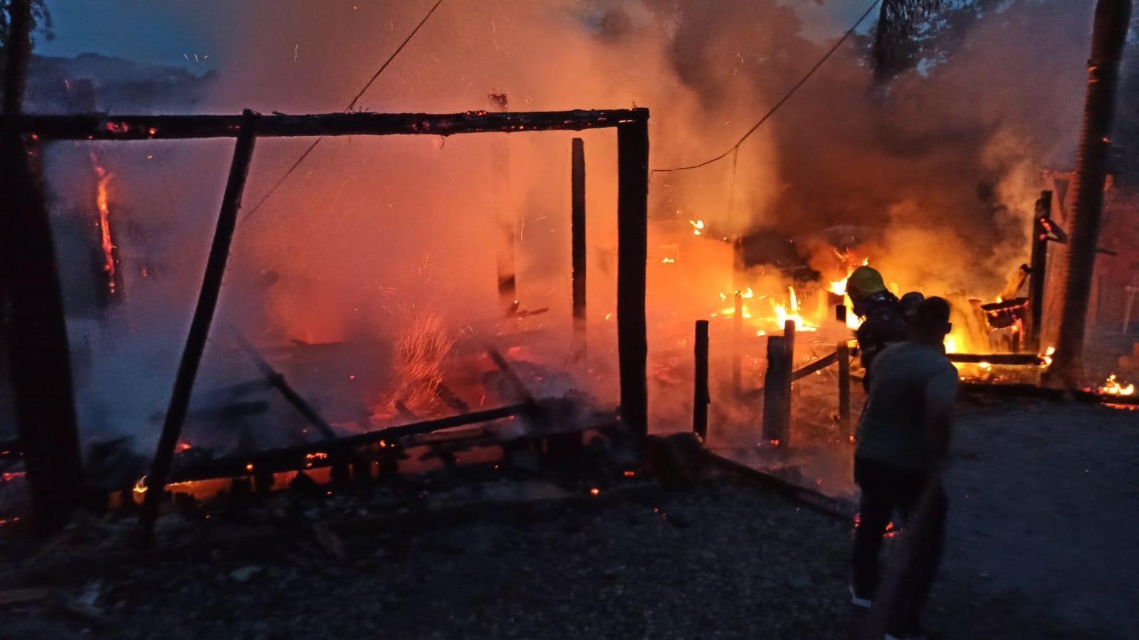 Incêndio destrói residência no Alto Vale 