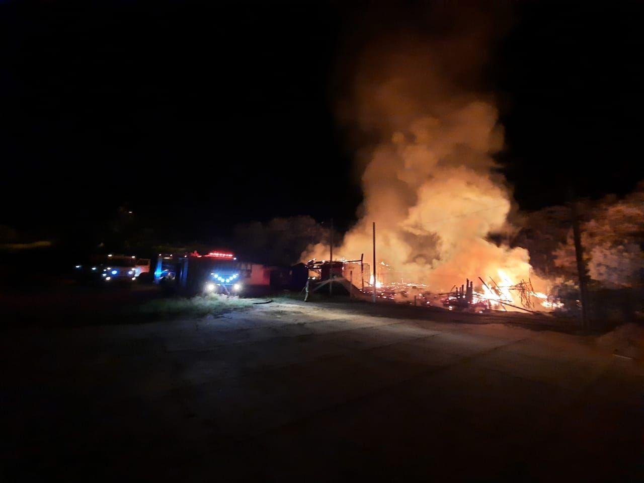 Incêndio destrói salão de eventos de Presidente Getúlio