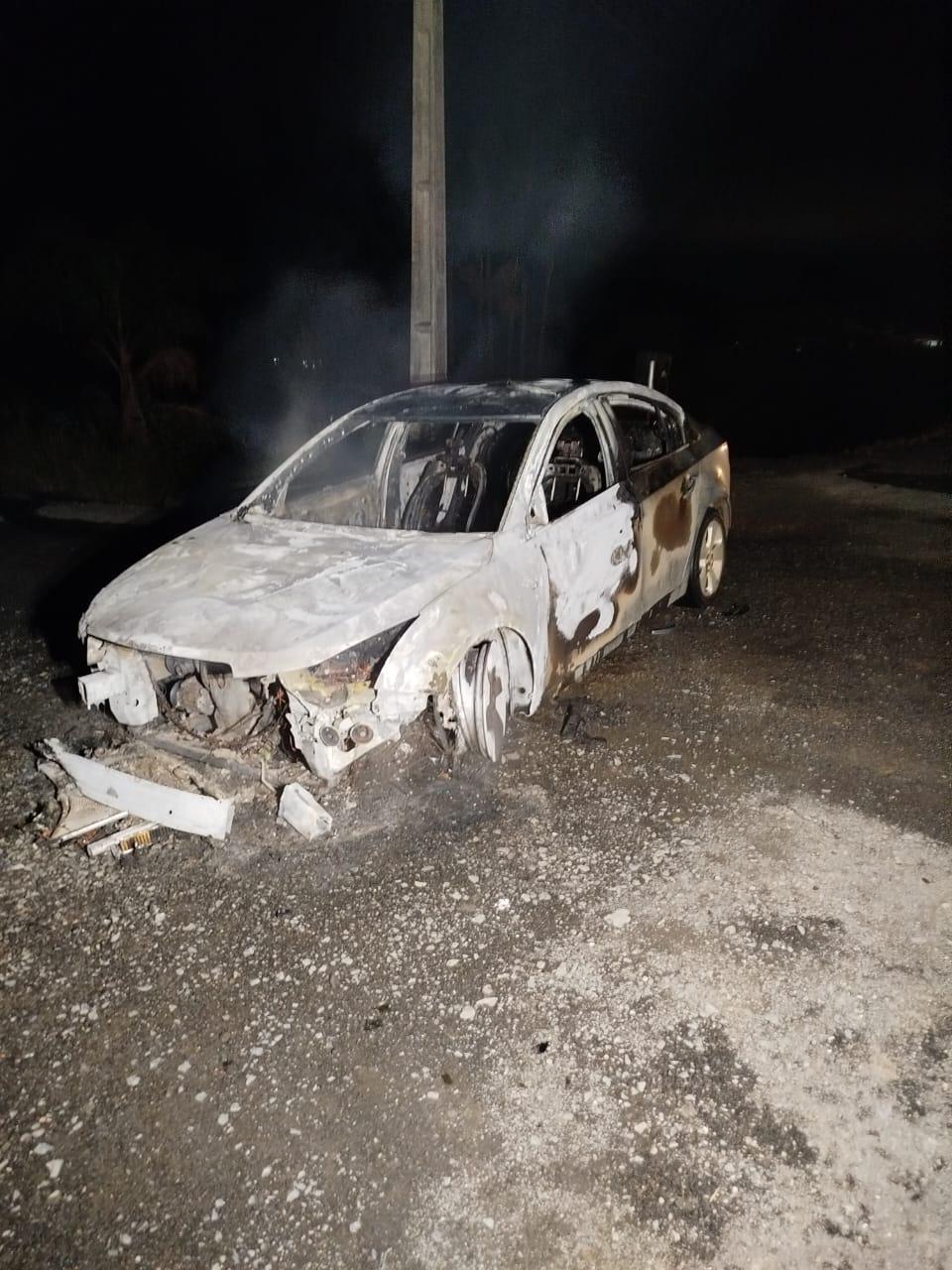 Incêndio destrói veículo na SC-110 em Petrolândia