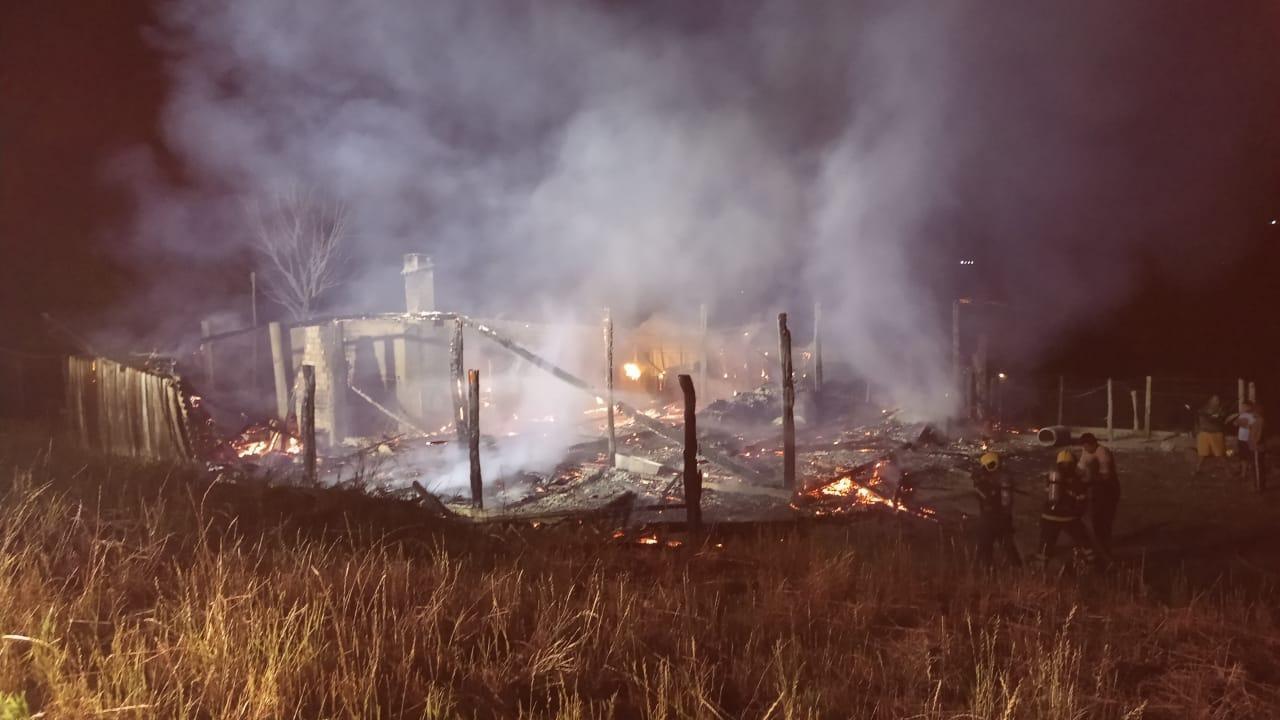Incêndio em estufa de fumo mobiliza bombeiros em Alfredo Wagner
