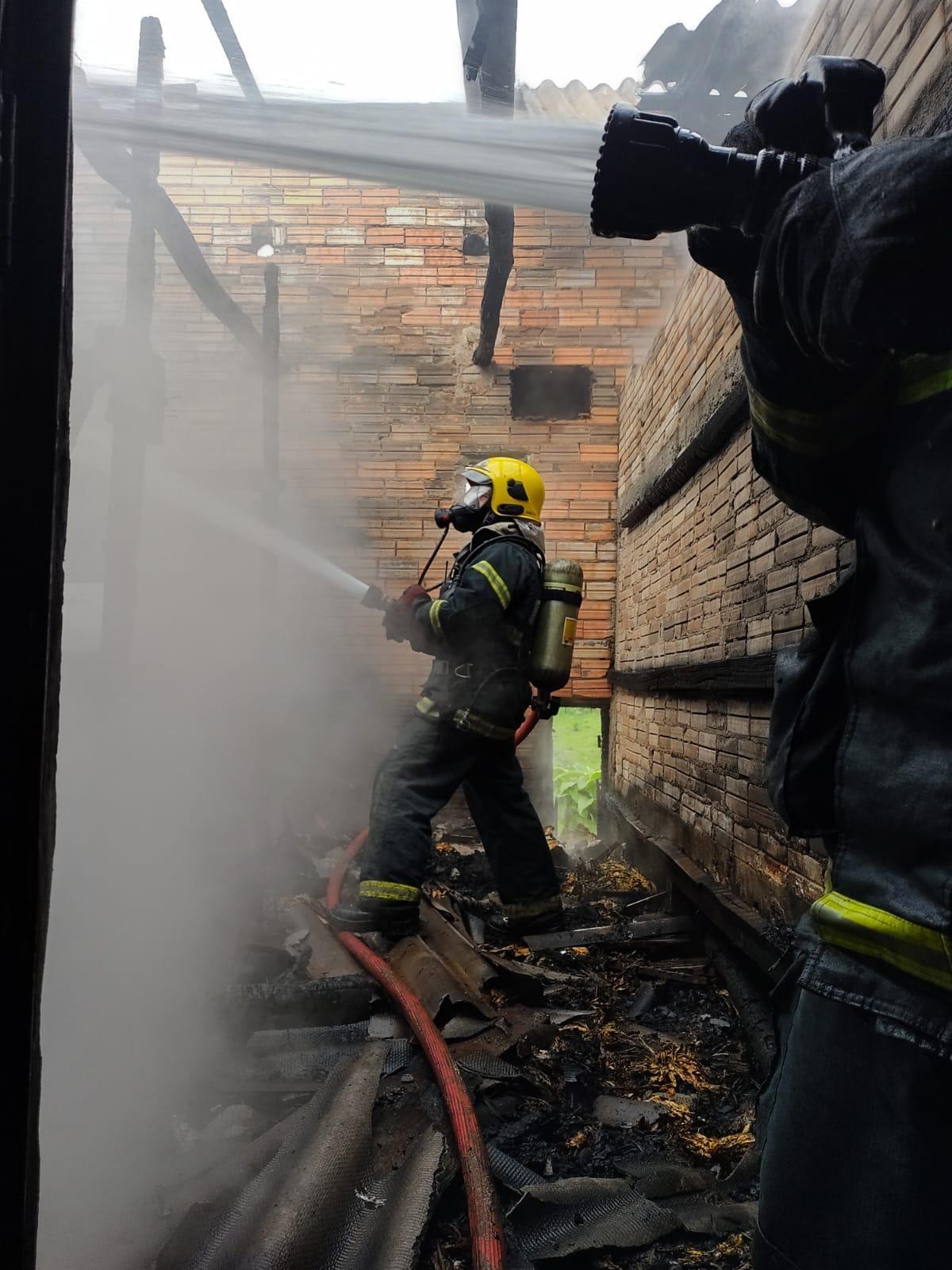 Incêndio em estufa de fumo mobiliza Bombeiros em Petrolândia