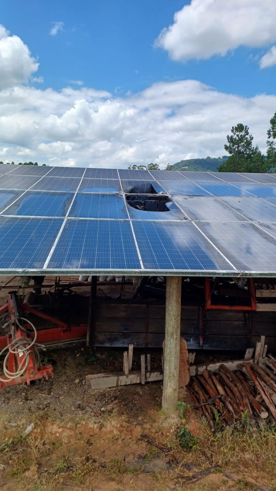 Incêndio em placas de energia solar é registrado no Alto Vale