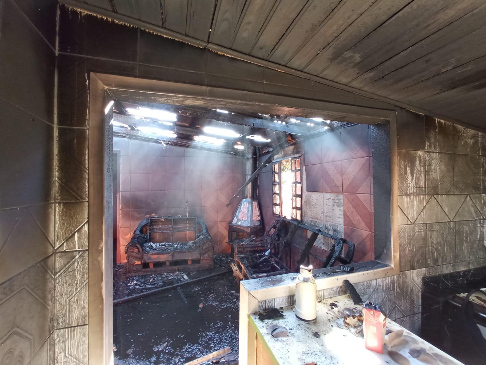 Incêndio em residência é registrado em Bom Retiro