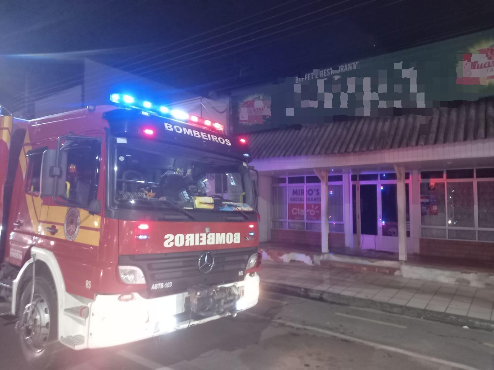 Incêndio em restaurante mobiliza Bombeiros