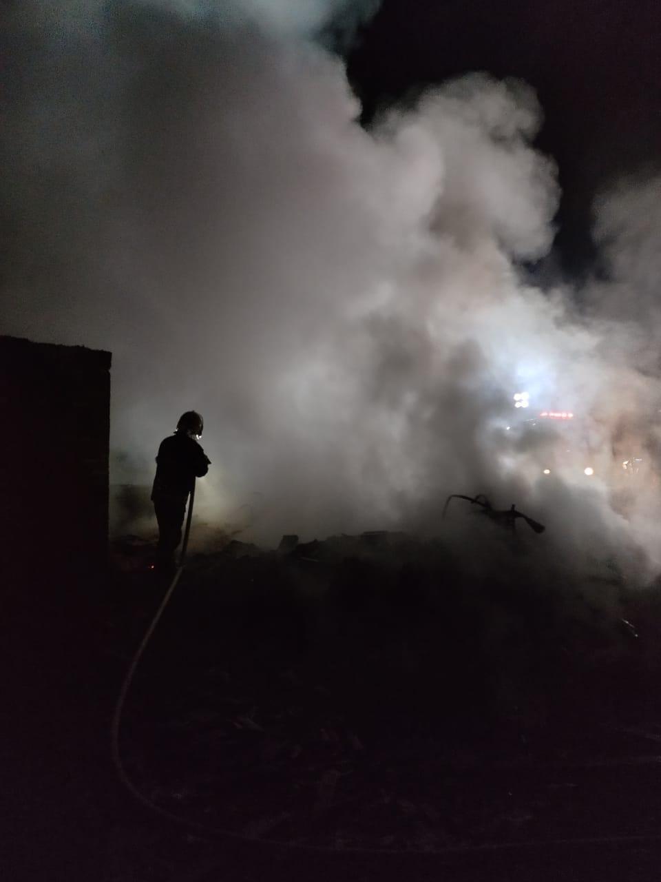 Incêndio suspeito de ser criminoso destrói residência em Chapadão do Lageado