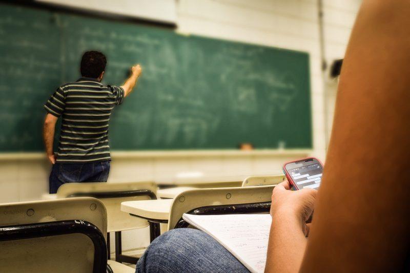 Inscrições para novas bolsas de estudos e pesquisas abrem nesta quinta-feira (27) em SC