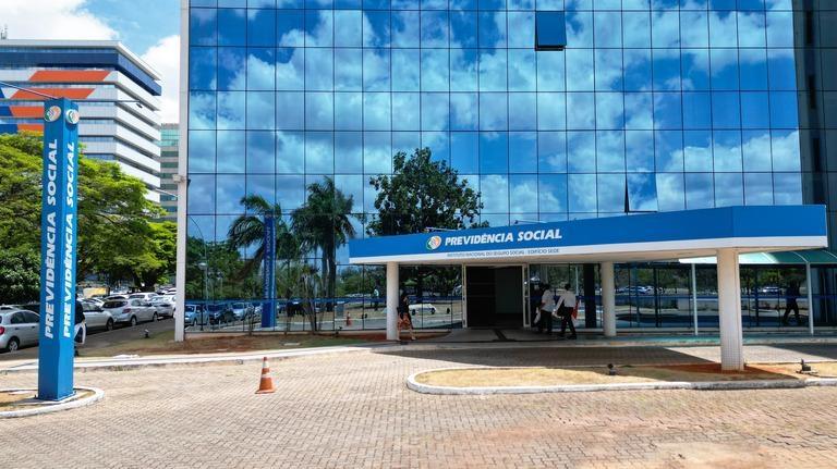 INSS atualiza teto dos benefícios e reajuste começa em fevereiro
